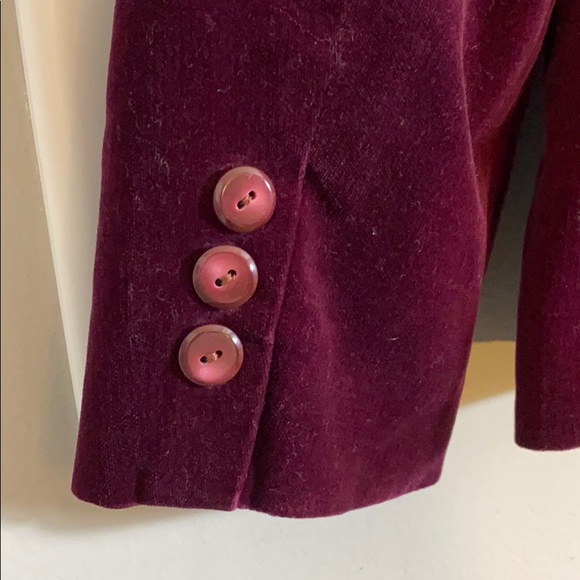 4/$20! Dillard’s Burgundy Velvet Blazer - Picture 9 of 9